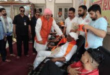 महंत देवेंद्र दास महाराज ने दीप प्रज्वलित कर रक्तदान शिविर का किया शुभारंभ, पहले दिन 124 यूनिट रक्तदान