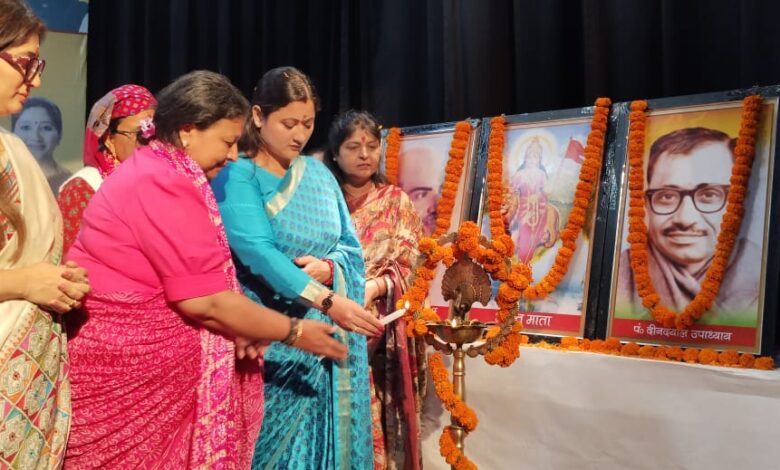 भाजपा महानगर महिला मोर्चा ने अंतर्राष्ट्रीय महिला दिवस पर आयोजित किया सम्मान समारोह