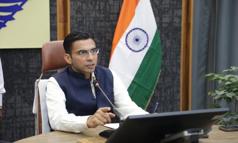 एलपीजी गैस अवैध संग्रहण, कालाबाजारी पर अब सीधे जेल; आवश्यक वस्तु अधिनियम 1955 व बीएनएस के प्राविधानों के अन्तर्गत होगी कार्यवाही, डीएम ने दिए निर्देश