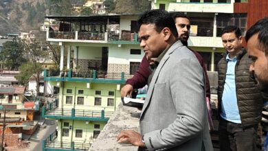 चारधाम यात्रा से पहले ट्रैफिक व्यवस्था दुरुस्त करने की तैयारी, गौचर-कर्णप्रयाग-चमोली में पार्किंग परियोजनाओं का निरीक्षण