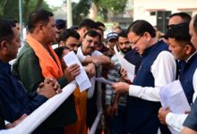 मुख्यमंत्री धामी ने ‘मुख्य सेवक संवाद’ में सुनी क्षेत्र की समस्याएं, दिए समाधान के निर्देश* मुख्यमंत्री धामी ने ‘मुख्य सेवक संवाद’ में सुनी क्षेत्र की समस्याएं, दिए समाधान के निर्देश*