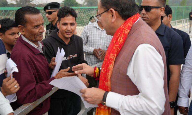 खटीमा भ्रमण पर मुख्यमंत्री धामी ने सुनी जनसमस्याएं, अधिकारियों को त्वरित समाधान के निर्देश