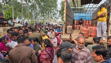 जिला प्रशासन के आदेशों की अहवेलना; गैस एजेंसी के सिलेंडर जब्त, मुकदमा दर्ज जिला प्रशासन के आदेशों की अहवेलना; गैस एजेंसी के सिलेंडर जब्त, मुकदमा दर्ज
