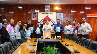 मुख्यमंत्री धामी ने उत्तराखण्ड सचिवालय बैडमिंटन क्लब द्वारा प्रकाशित स्मारिका “प्रयास बेहतर कल के लिए” का किया विमोचन