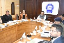 निर्माणाधीन परियोजनाओं को समय पर पूरा करें विभाग ताकि निर्माण कार्यों में लागत न बढ़े-मुख्य सचिव