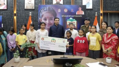 नवरात्र के पावन अवसर पर  डीएम ने की देवियों की स्तुति; 10 बालिकाओं की शिक्षा पुनर्जीवित