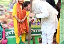 चार साल बेमिसालः परेड ग्राउंड में मुख्यमंत्री धामी ने विभागीय स्टॉलों का किया अवलोकन चार साल बेमिसालः परेड ग्राउंड में मुख्यमंत्री धामी ने विभागीय स्टॉलों का किया अवलोकन