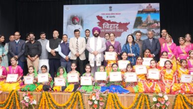 बिहार दिवस पर लोक भवन में सांस्कृतिक कार्यक्रम, राज्यपाल ने एकता व विरासत पर दिया जोर बिहार दिवस पर लोक भवन में सांस्कृतिक कार्यक्रम, राज्यपाल ने एकता व विरासत पर दिया जोर