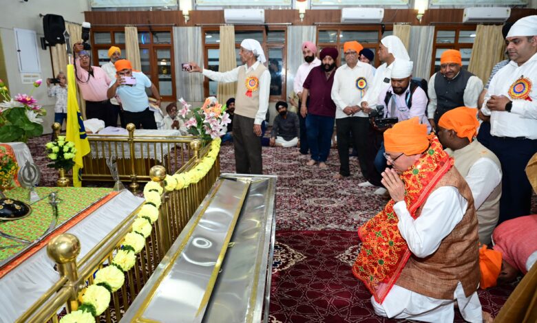 सीएम धामी ने गुरूद्वारे में मत्था टेका