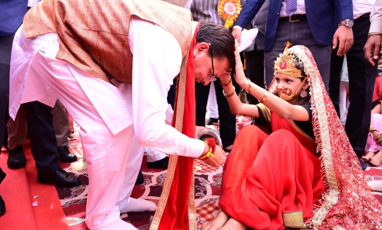 मुख्यमंत्री  ने सामूहिक कन्या पूजन कार्यक्रम में किया प्रतिभाग