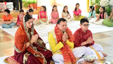 मुख्यमंत्री पुष्कर सिंह धामी ने रामनवमी के पावन अवसर पर मुख्यमंत्री आवास में किया कन्या पूजन, प्रदेश की खुशहाली की कामना मुख्यमंत्री पुष्कर सिंह धामी ने रामनवमी के पावन अवसर पर मुख्यमंत्री आवास में किया कन्या पूजन, प्रदेश की खुशहाली की कामना