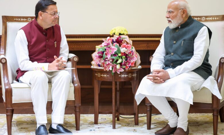 प्रधानमंत्री नरेंद्र मोदी से मिले सीएम पुष्कर सिंह धामी, उत्तराखंड आगमन का दिया निमंत्रण प्रधानमंत्री नरेंद्र मोदी से मिले सीएम पुष्कर सिंह धामी, उत्तराखंड आगमन का दिया निमंत्रण