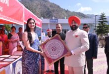 राज्यपाल का पिथौरागढ़ आगमन, योजनाओं की समीक्षा एवं स्टालों का निरीक्षण