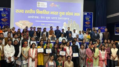 देहरादून में आयोजित राज्य स्तरीय विकसित भारत युवा संसद में सम्भवी, मान्या और मेघा ने मारी बाजी