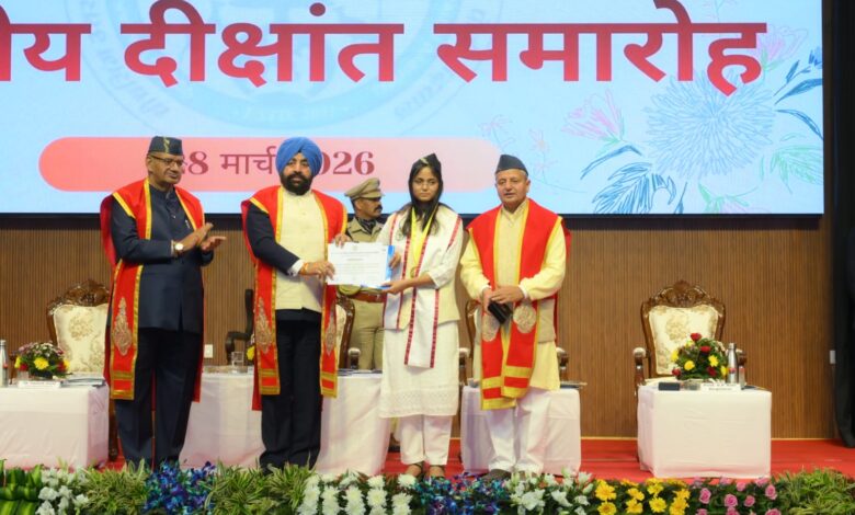 भरसार विश्वविद्यालय के तृतीय दीक्षांत समारोह में 283 छात्रों को उपाधि, राज्यपाल ने किया सम्मानित