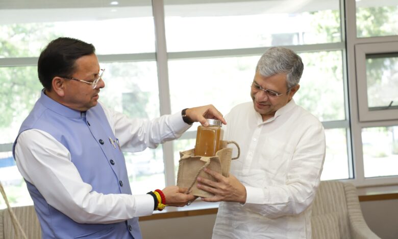 मुख्यमंत्री ने केंद्रीय मंत्री से भेंट कर रेल एवं ‘डिजिटल कुम्भ 2027’ पर की चर्चा