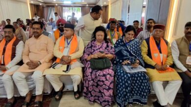 संकट में राजनीति करने वालों से जनता को सतर्क करें कार्यकर्ता: भट्ट संकट में राजनीति करने वालों से जनता को सतर्क करें कार्यकर्ता: भट्ट