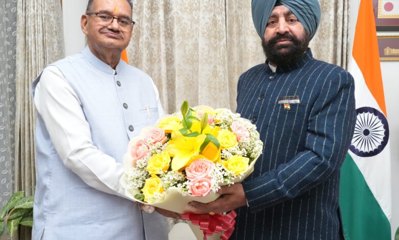 लोक भवन में शिष्टाचार भेंट, कैबिनेट मंत्री गणेश जोशी ने राज्यपाल से की मुलाकात