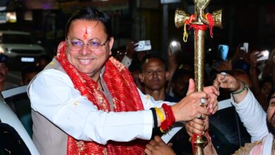 बुलडोजर से स्वागत, जनसैलाब का उमड़ा सैलाब—सीएम धामी का ऐतिहासिक रोड शो