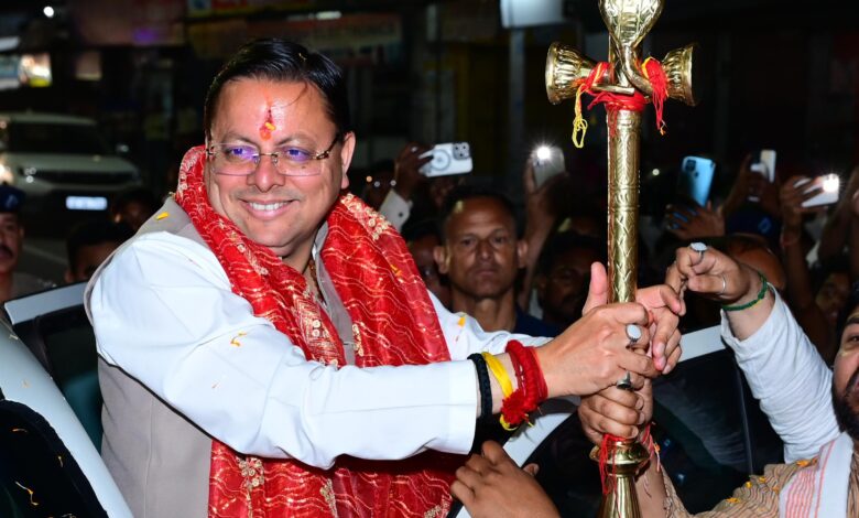 बुलडोजर से स्वागत, जनसैलाब का उमड़ा सैलाब—सीएम धामी का ऐतिहासिक रोड शो