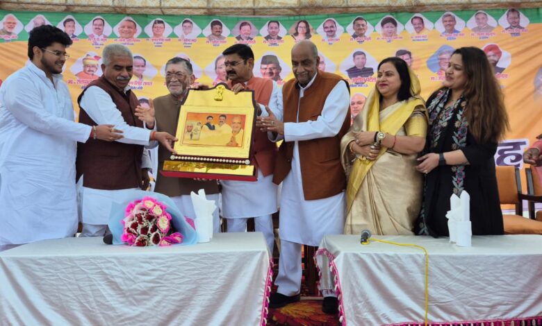 किच्छा में सरदार पटेल की प्रतिमा का लोकार्पण, राज्यपाल संतोष गंगवार ने किया राष्ट्र एकता का आह्वान किच्छा में सरदार पटेल की प्रतिमा का लोकार्पण, राज्यपाल संतोष गंगवार ने किया राष्ट्र एकता का आह्वान