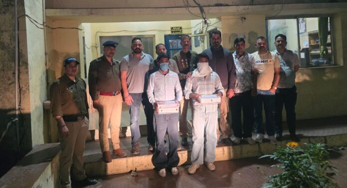 दो फरार कुख्यात बदमाश गिरफ्तार,आरोपियों पर हत्या के प्रयास के 6 मामले दर्ज दो फरार कुख्यात बदमाश गिरफ्तार,आरोपियों पर हत्या के प्रयास के 6 मामले दर्ज