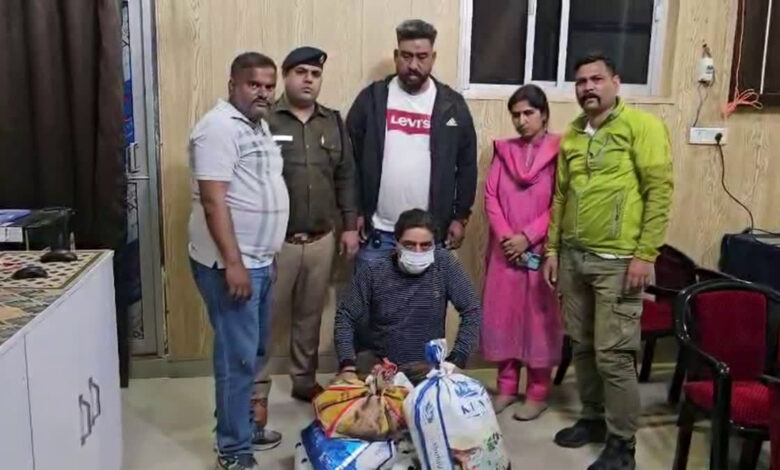 मेडिकल स्टोर की आड़ में चल रहे अवैध नशे के कारोबार का भंडाफोड़, हजारों नशीली गालियों का जखीरा पकड़ा मेडिकल स्टोर की आड़ में चल रहे अवैध नशे के कारोबार का भंडाफोड़, हजारों नशीली गालियों का जखीरा पकड़ा