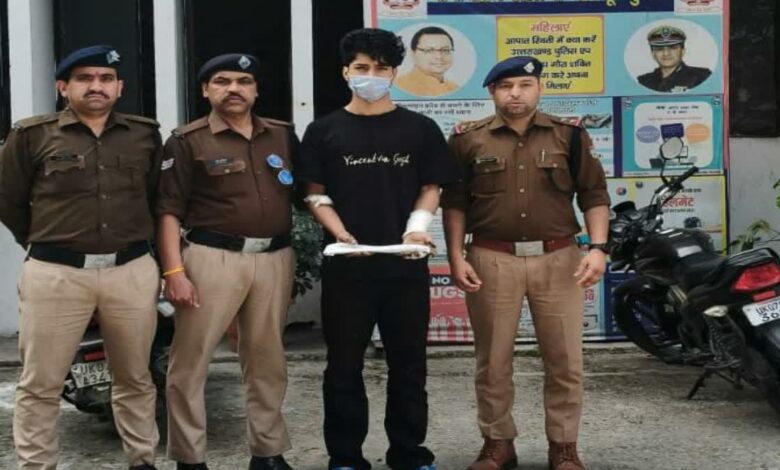 युवती पर जानलेवा हमला करने का आरोपी छात्र गिरफ्तार  युवती के दुसरे युवक के संपर्क में होने की भनक लगने पर दिया वारदात को अन्जाम