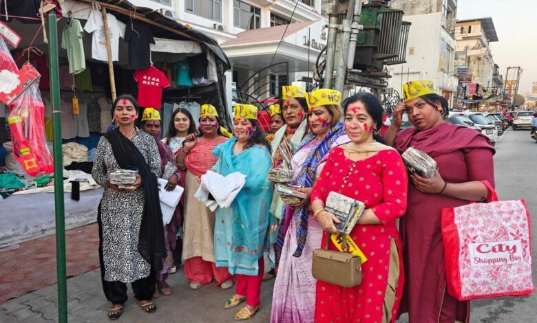 निजी फाउंडेशन ने किन्नर समाज के साथ किया होली मिलन कार्यक्रम निजी फाउंडेशन ने किन्नर समाज के साथ किया होली मिलन कार्यक्रम