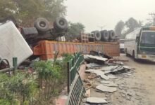 मुख्य हाईवे पर पलटा मार्बल्स से भरा ट्रक,आवाजाही हुुई बाधित