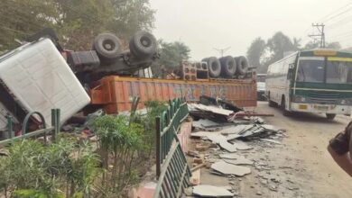 मुख्य हाईवे पर पलटा मार्बल्स से भरा ट्रक,आवाजाही हुुई बाधित