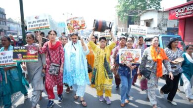 बढ़ती कीमतों का विरोध,महिला कांग्रेस ने किया प्रदर्शन