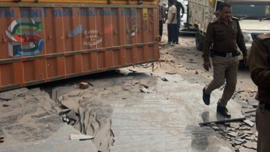 झण्डा मेला देखकर वापस जा रहे श्रद्धालुओं का वाहन दुर्घटनाग्रस्त,दो की मौत, नौ घायल