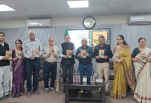 दून पुस्तकालय में गढ़वाली कहानियों के अनुवाद की  पुस्तक पनाळ का लोकार्पण