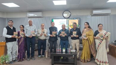 दून पुस्तकालय में गढ़वाली कहानियों के अनुवाद की  पुस्तक पनाळ का लोकार्पण