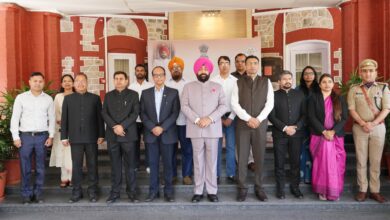 आपदा में उत्कृष्ट कार्य करने वाले कार्मिकों को राज्यपाल ने किया सम्मानित