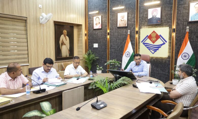 नगरीय क्षेत्रों में बढ़ती आपराधिक घटनाओं पर डीएम सख्त; होमस्टे, होटल एवं वेडिंग प्वाइंट्स पर सघन सत्यापन के निर्देश