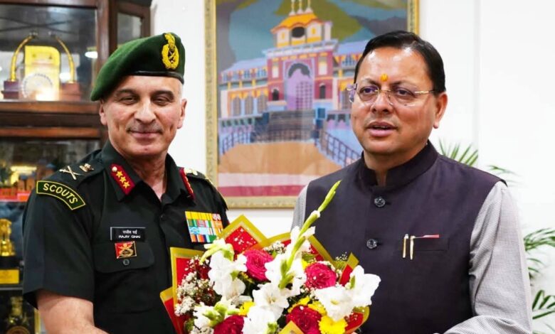 मुख्यमंत्री पुष्कर सिंह धामी से मुख्यमंत्री आवास में उप सेना प्रमुख (रणनीति) लेफ्टिनेंट जनरल राजीव घई ने शिष्टाचार भेंट की