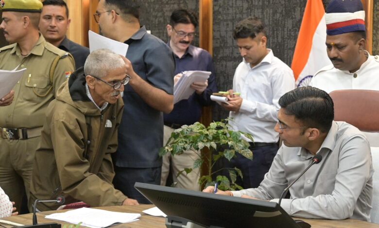 82 वर्षीय दिव्यांग बुजुर्ग नत्थीलाल का पानी का 31657 का बिल डीएम ने करवाया माफ; वन टाइम सेटलमेंट उपरान्त रू0 20170 राइफल फंड से जमा