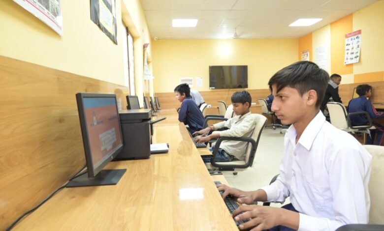 इंटेंसिव केयर सेंटर में सुसज्जित लाइब्रेरी, वंचित बच्चों के सर्वांगीण विकास को दे रहा नई दिशा