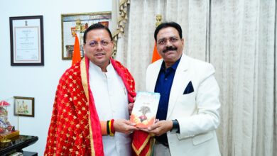 उत्तराखंड राज्य पिछड़ा वर्ग कल्याण परिषद के नवनियुक्त उपाध्यक्ष अशोक वर्मा ने प्रदेश के मुख्यमंत्री पुष्कर सिंह धामी से भेंट की और उनका आभार व्यक्त करने के साथ ही धन्यवाद किया