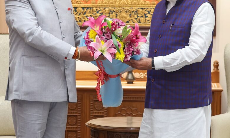 राज्यपाल गुरमीत सिंह ने प्रधानमंत्री नरेंद्र मोदी से की शिष्टाचार भेंट, विकास और भविष्य की तकनीकों पर हुई चर्चा राज्यपाल गुरमीत सिंह ने प्रधानमंत्री नरेंद्र मोदी से की शिष्टाचार भेंट, विकास और भविष्य की तकनीकों पर हुई चर्चा