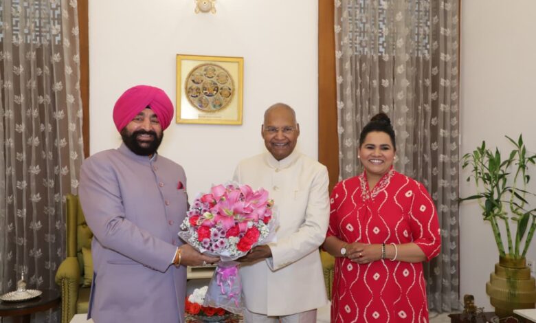 राज्यपाल गुरमीत सिंह ने पूर्व राष्ट्रपति रामनाथ कोविंद से की शिष्टाचार भेंट राज्यपाल गुरमीत सिंह ने पूर्व राष्ट्रपति रामनाथ कोविंद से की शिष्टाचार भेंट