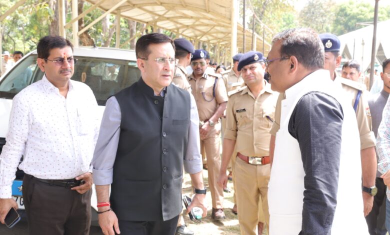 पीएम मोदी के प्रस्तावित दौरे को लेकर देहरादून में हाई अलर्ट, मुख्य सचिव व डीजीपी ने किया स्थलीय निरीक्षण पीएम मोदी के प्रस्तावित दौरे को लेकर देहरादून में हाई अलर्ट, मुख्य सचिव व डीजीपी ने किया स्थलीय निरीक्षण