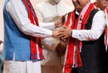 उपराष्ट्रपति ने यूकॉस्ट महानिदेशक प्रो. दुर्गेश पंत को किया सम्मानित