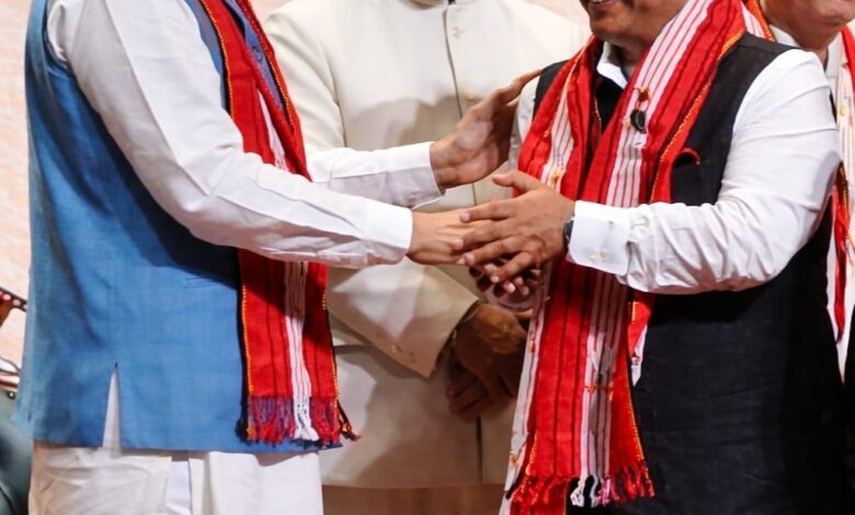 उपराष्ट्रपति ने यूकॉस्ट महानिदेशक प्रो. दुर्गेश पंत को किया सम्मानित उपराष्ट्रपति ने यूकॉस्ट महानिदेशक प्रो. दुर्गेश पंत को किया सम्मानित