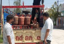 गैस की कालाबाजारी एवं अवैध रिफिलिंग पर जिलाधिकारी सख्त; संलिप्तों पर प्राथमिकी दर्ज