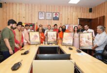 बाबा नीब करौरी महाराज पर आधारित फिल्म का प्रोमो व पोस्टर लॉन्च, सीएम धामी बोले— आध्यात्मिक मूल्यों का होगा प्रसार बाबा नीब करौरी महाराज पर आधारित फिल्म का प्रोमो व पोस्टर लॉन्च, सीएम धामी बोले— आध्यात्मिक मूल्यों का होगा प्रसार