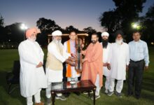 बैसाखी पर सीएम धामी से सिक्ख प्रतिनिधिमंडल की भेंट, सौंपा सरोपा