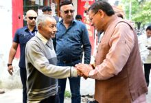 सीएम हेल्पलाइन पर दर्ज शिकायत की पड़ताल करने खुद मौके पर पहुंचे सीएम धामी